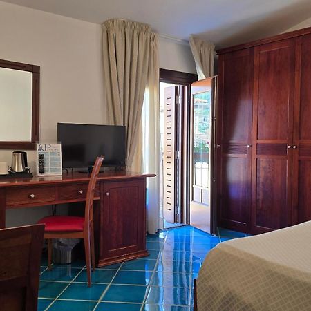 סאפרי Hotel Pisacane מראה חיצוני תמונה