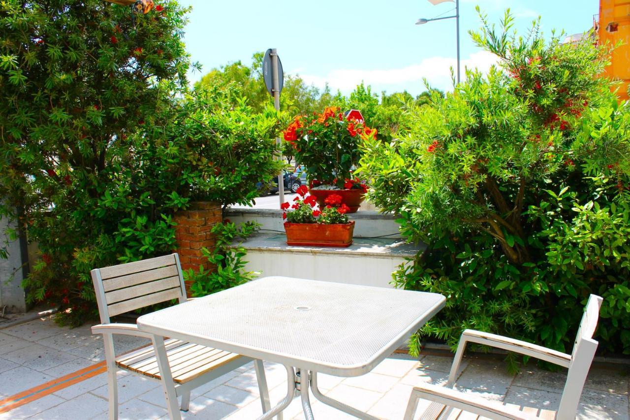 סאפרי Hotel Pisacane מראה חיצוני תמונה