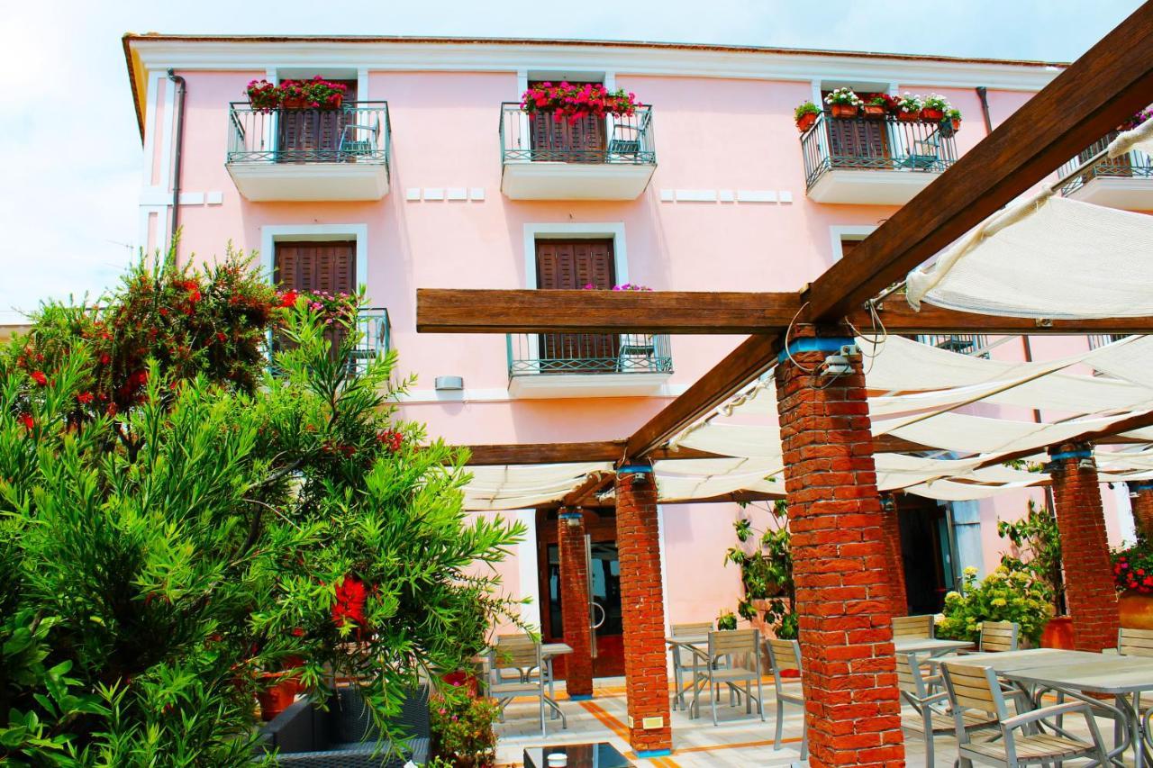 סאפרי Hotel Pisacane מראה חיצוני תמונה